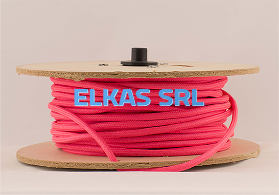 Nuestros cables cuentan con certificación. Además cuentan con un proceso de pegado que evita que se despelucen en su armado.